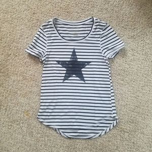 🔥 3 for $10 // Black and white striped t shirt